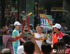 澳门永利赌场_澳门永利网址_澳门永利网站_护跑手将火种引入火种灯